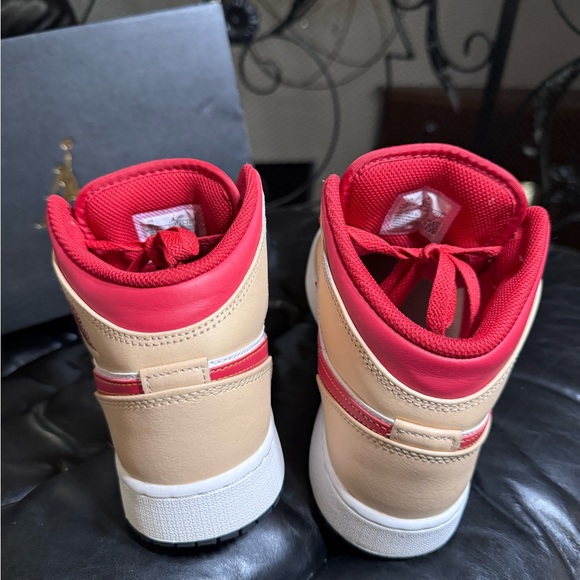 Nike Jordan Mid with box - Picture 5 of 6